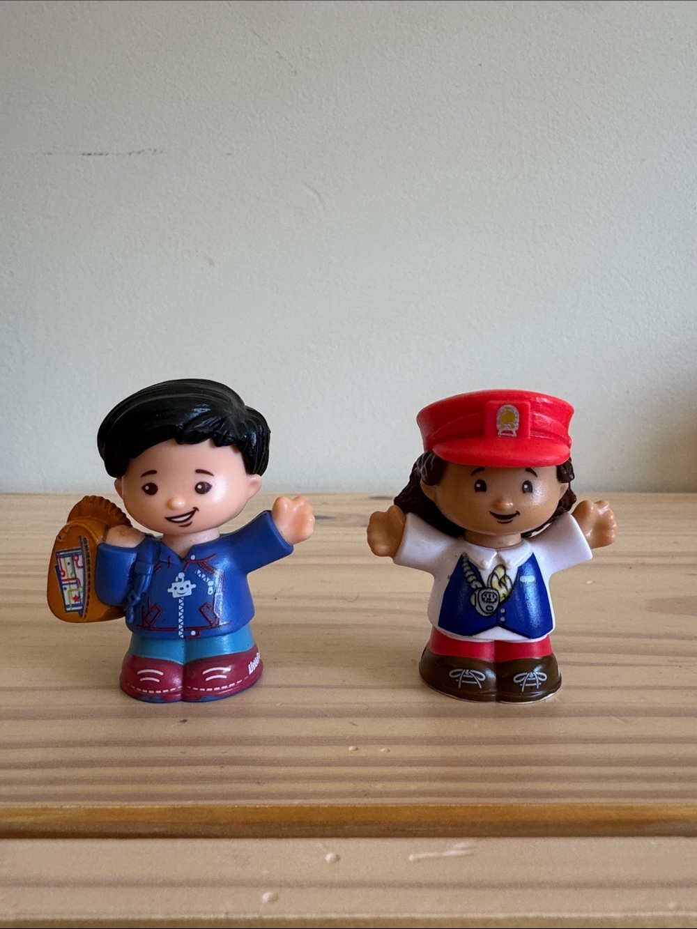 2016 Fisher Price Little People Red Train with Two Figures - Picture 5 of 5